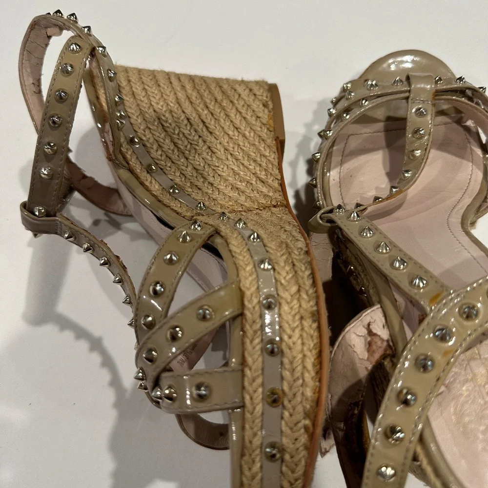 Vince Camuto Spiked, Tan, Patent Leather, Wedge Heels - Size 7.5